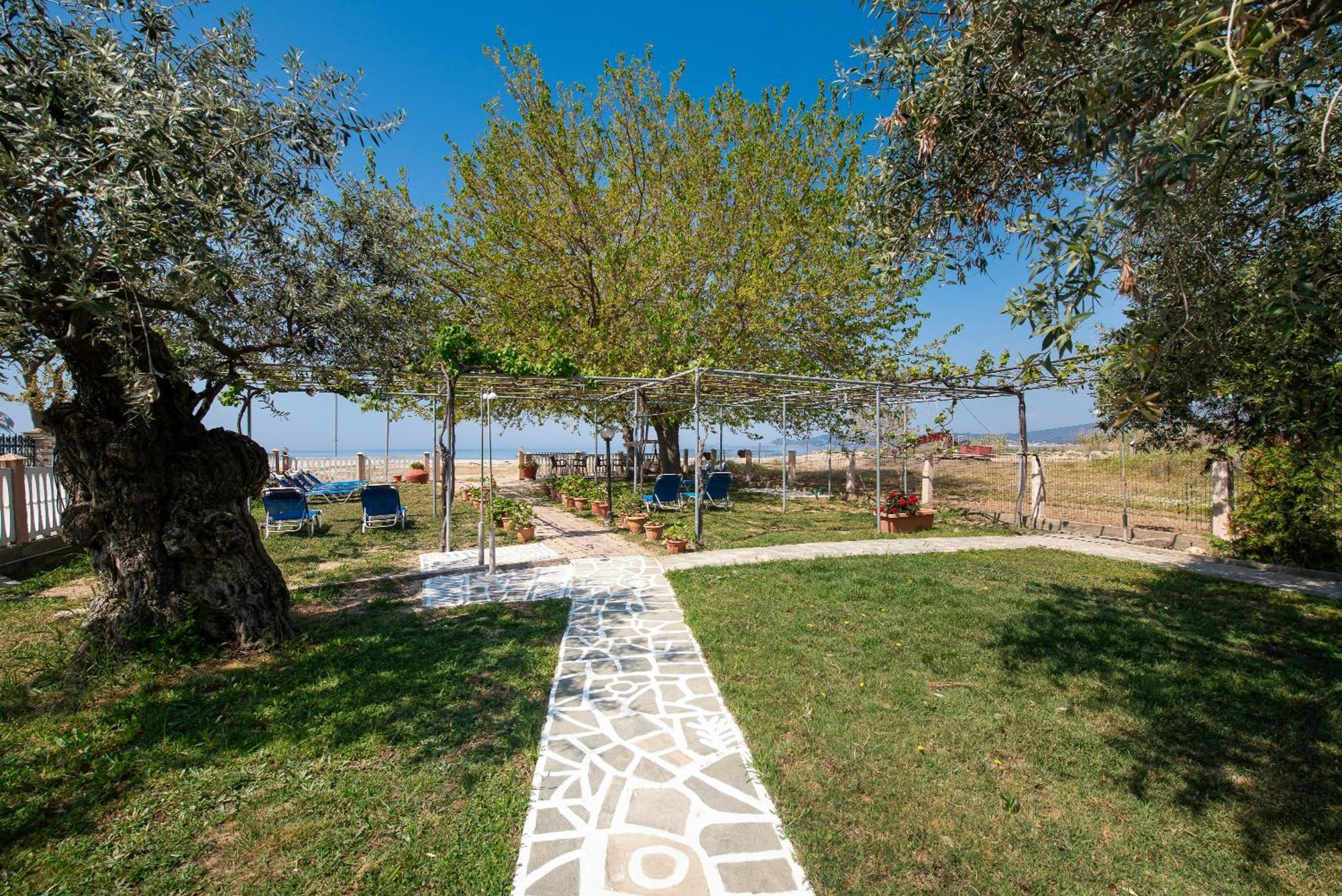 Olivento Beach Front Suites Potos Eksteriør billede