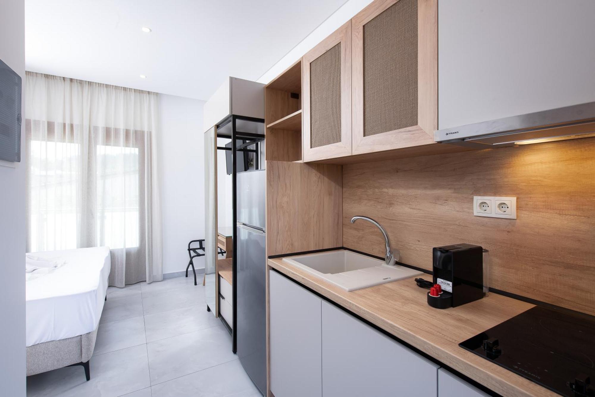 Olivento Beach Front Suites Potos Eksteriør billede