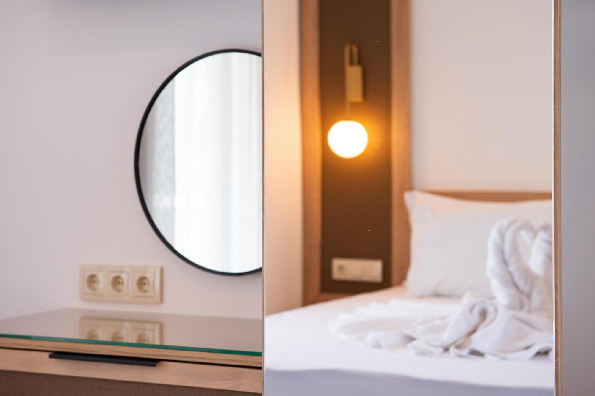 Olivento Beach Front Suites Potos Eksteriør billede