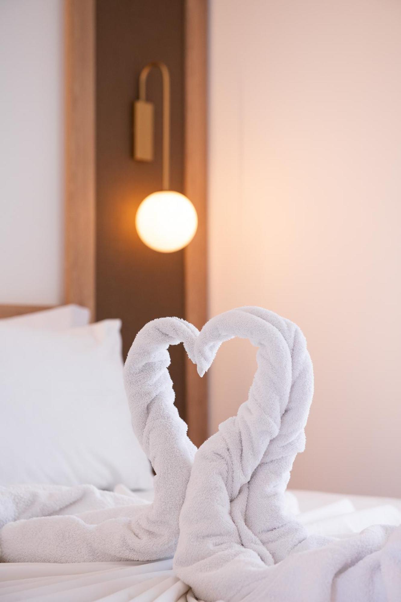Olivento Beach Front Suites Potos Eksteriør billede