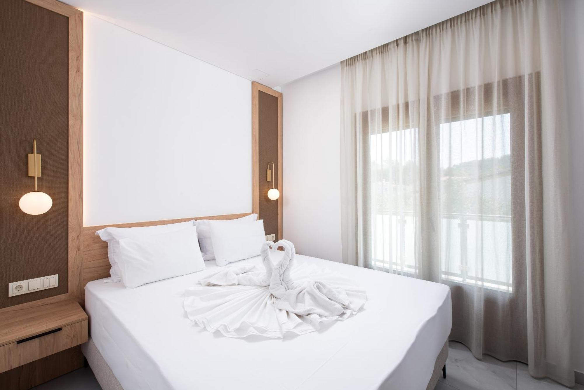 Olivento Beach Front Suites Potos Eksteriør billede
