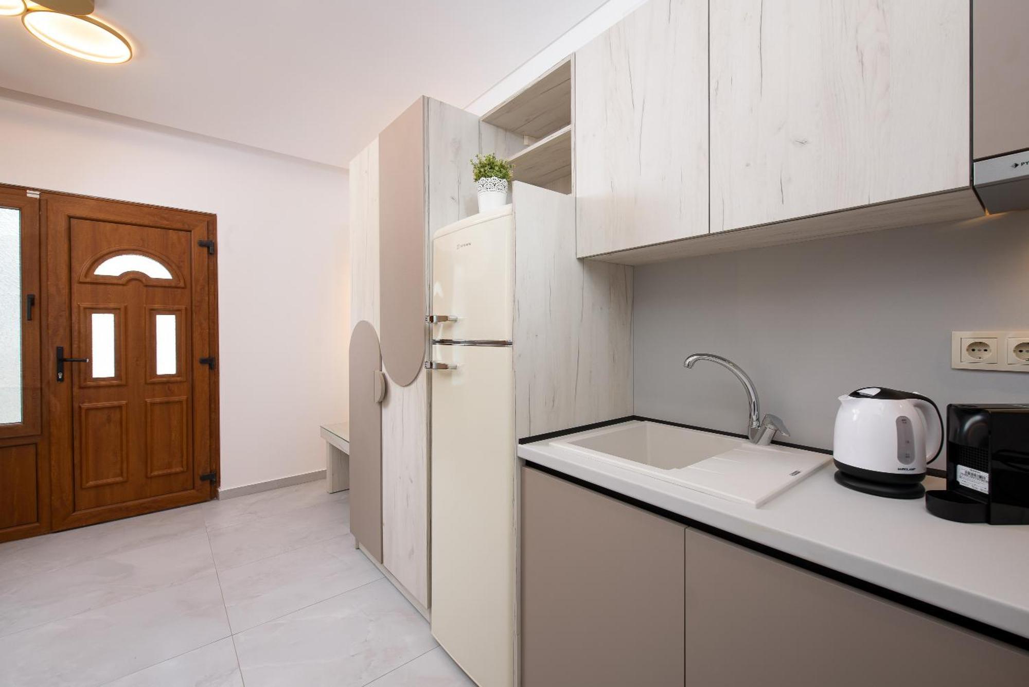 Olivento Beach Front Suites Potos Eksteriør billede