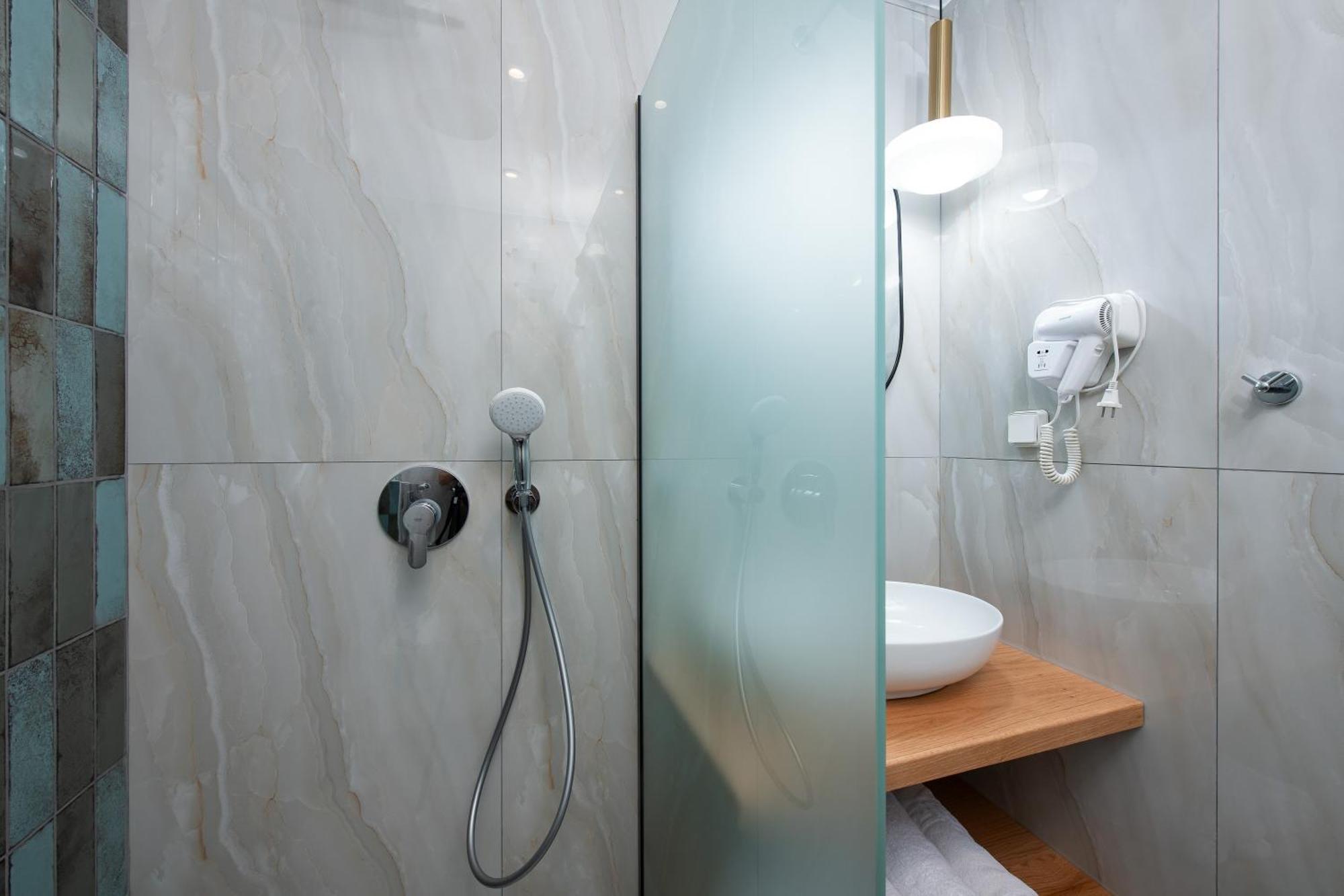 Olivento Beach Front Suites Potos Eksteriør billede